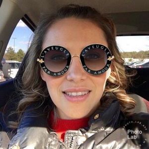 Meet your Posher, Juliana